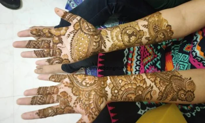 AKASH  MEHANDI ARTIST